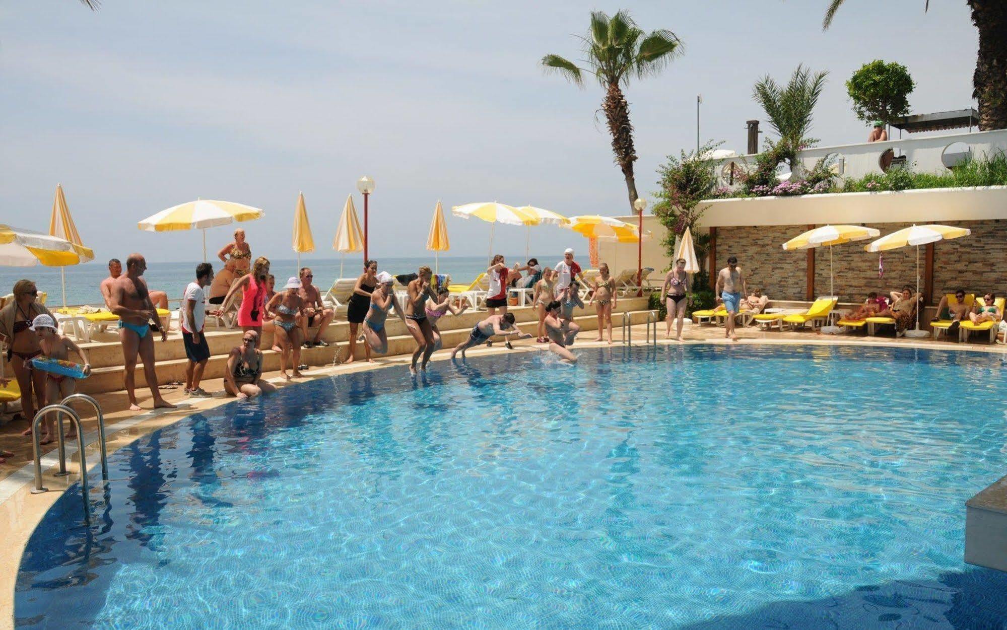 Rubi Hotel Avsallar Bagian luar foto